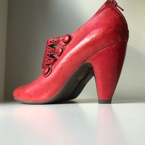 Red in very good used condition Miz-mooz heels